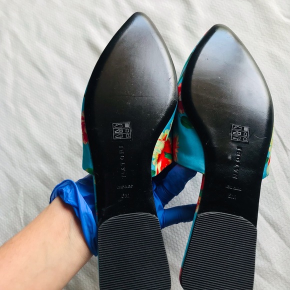 Natori Women's Floral Blue Mules - Picture 9 of 9